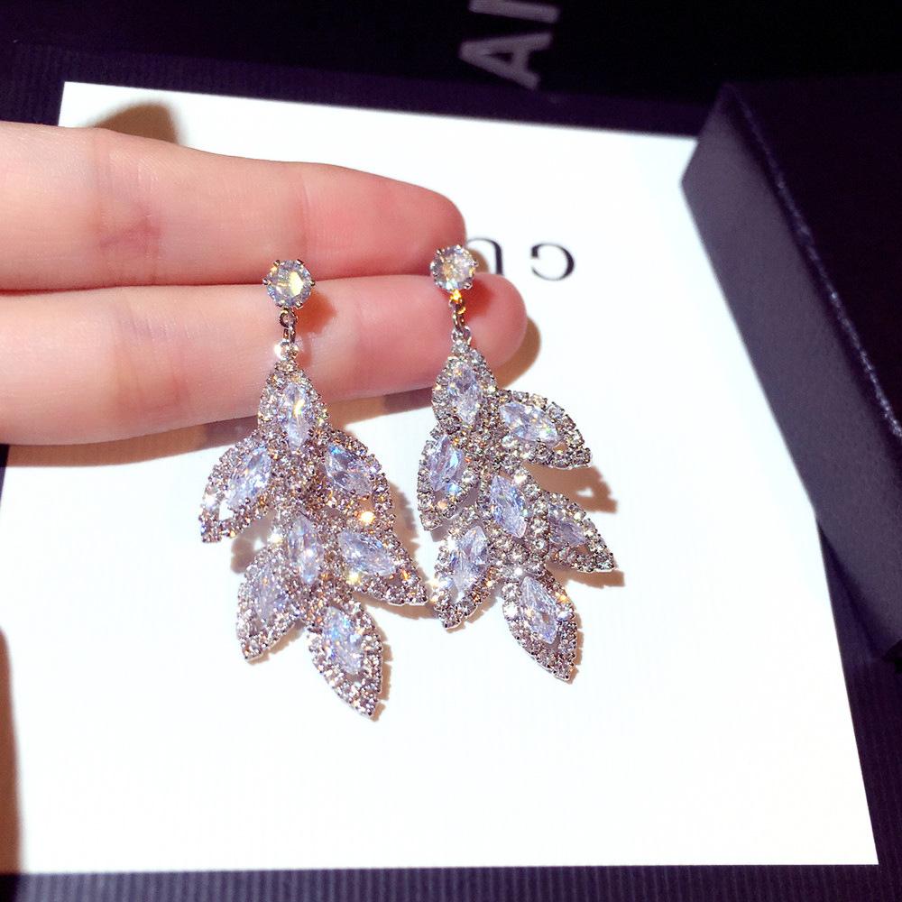 Bông Tai Tòn Teng Lá Đá Trắng