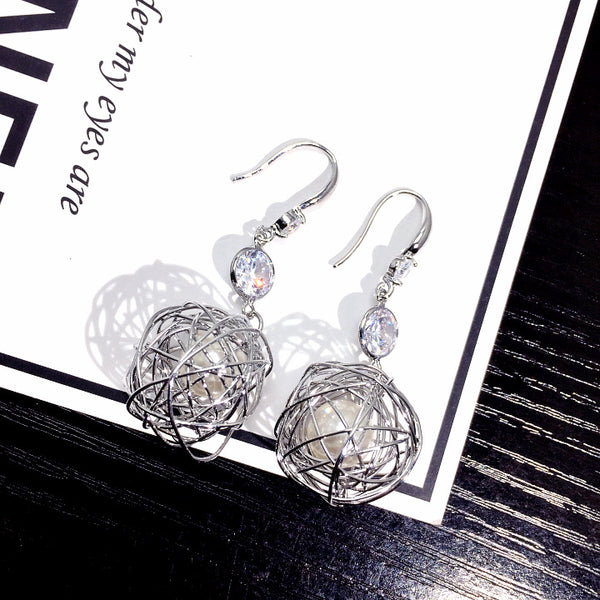 Bông tai tòn teng trái châu phối lưới