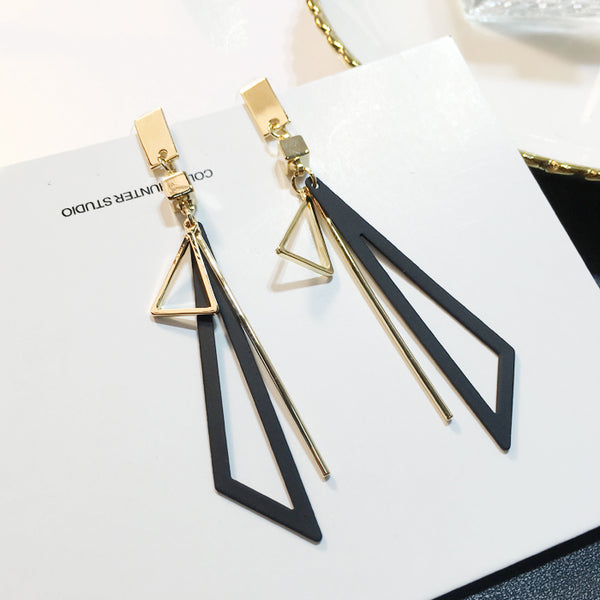 Bông Tai Tòn Teng Hình Tam Giác Cá Tính