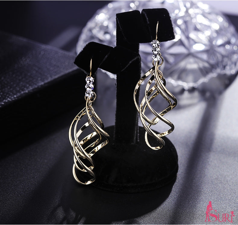 Bông tai tòn teng dạng xoắn sang chảnh