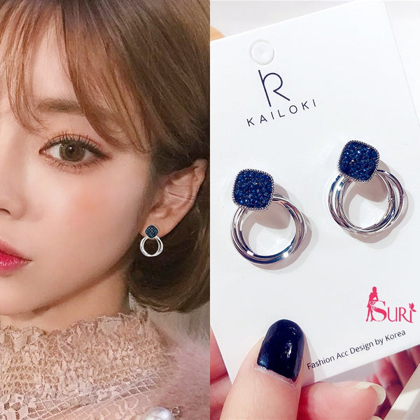 Bông tai khoen viền đá xanh