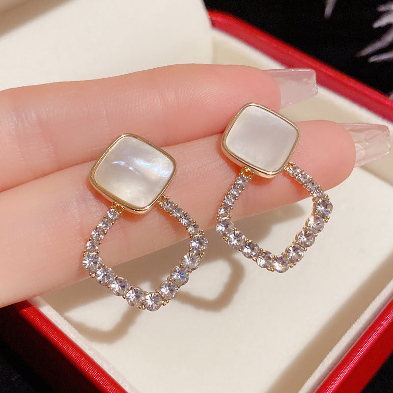 Bông Tai Tòn Teng Hình Thoi Xà Cừ Phối Đá Trắng