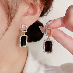 Bông Tai Tòn Teng Hình Chữ Nhật Đen Viền Đá Trắng