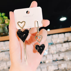 Bông Tai Tòn Teng Bất Đối Xứng Hình Trái Tim Đá Đen Cá Tính