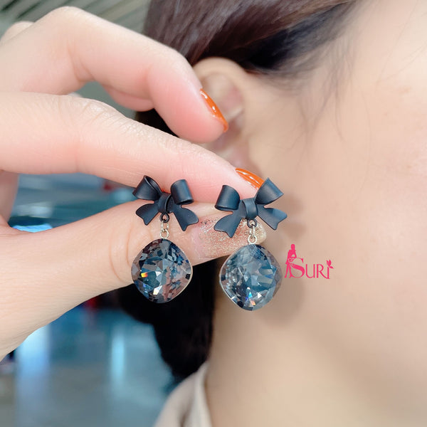 Bông Tai Tòn Teng Nơ Đen Phối Hình Thoi Đá Cùng Màu Siêu Yêu