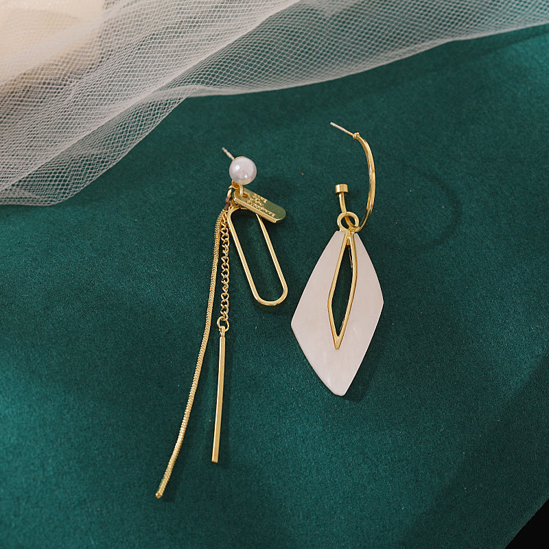 Bông Tai Tòn Teng Bất Đối Xứng Hình Thoi Màu Cá Tính