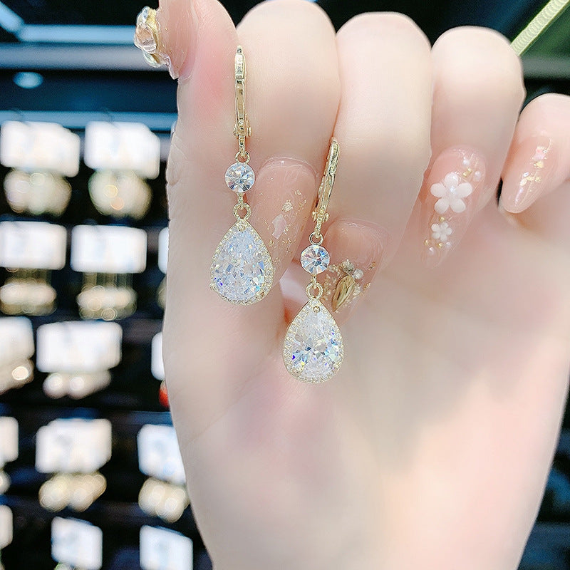 Bông Tai Khoen Tròn Tòn Teng Đính Đá Trắng Hình Giọt Nước Siêu Sáng