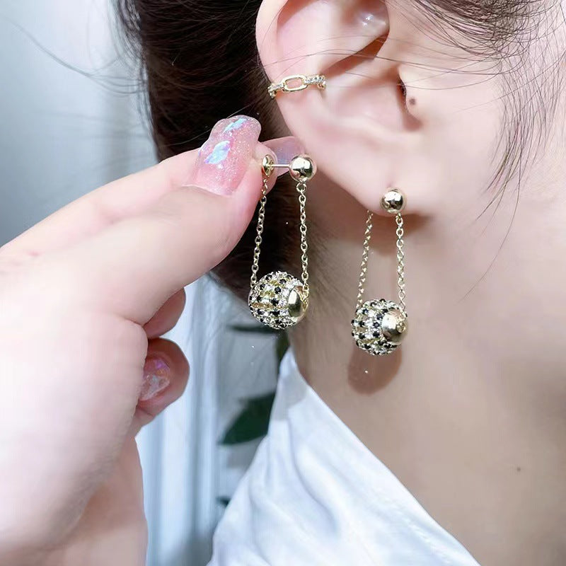 Bông Tai Tòn Teng Khoen Bi Tròn Đính Đá Đen Lạ Mắt