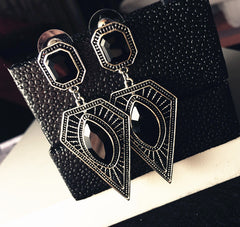 Bông Tai Tam Giác Tinh Thể Đá Đen