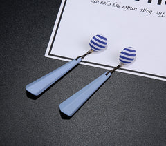 Bông tai tòn teng hình học giả gỗ