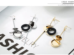 Bông tai tòn teng bất đối xứng