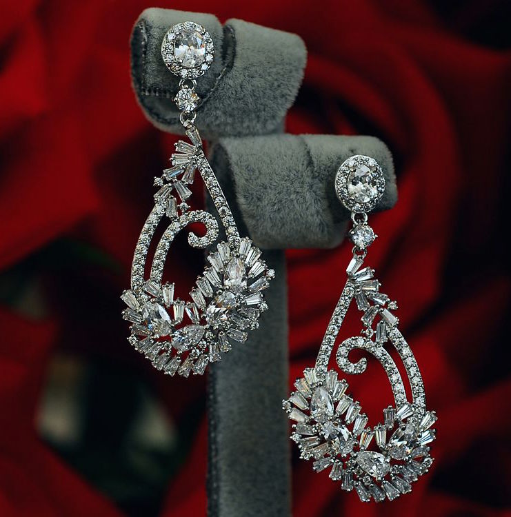 Bông Tai Tòn Teng Đá Swarosvki Sang Trọng