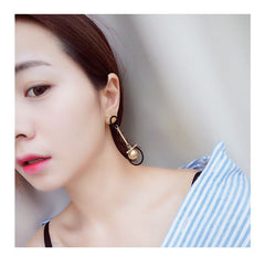 Bông tai tòn teng tròn bất đối xứng