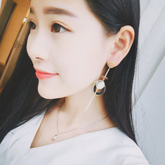 Bông tai tòn teng bất đối xứng