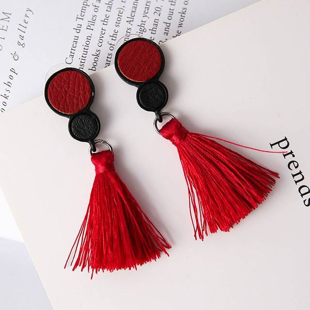 Bông tai tua rua đen cho cô nàng dịu dàng (màu đỏ)