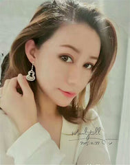 Bông tai tòn teng hình cây đàn đính đá