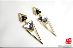 Bông tai tam giác dài đính đá