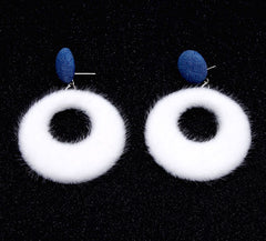 Bông Tai Tòn Teng Khoen Tròn Lông Thỏ Trắng