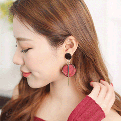 Bông tai tòn teng bất đối xứng phối gỗ