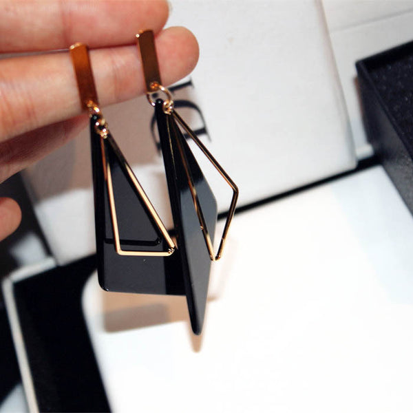 Bông tai tòn teng tam giác