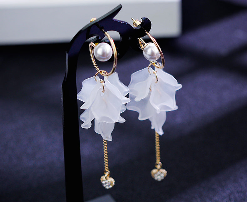 Bông tai tòn teng hoa trắng đính ngọc trai