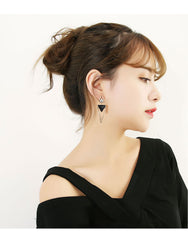 Bông tai tam giác dài đính đá