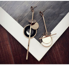 Bông tai tòn teng bất đối xứng