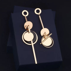 Bông tai tòn teng bất đối xứng