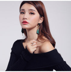 Bông tai tòng teng tua rua