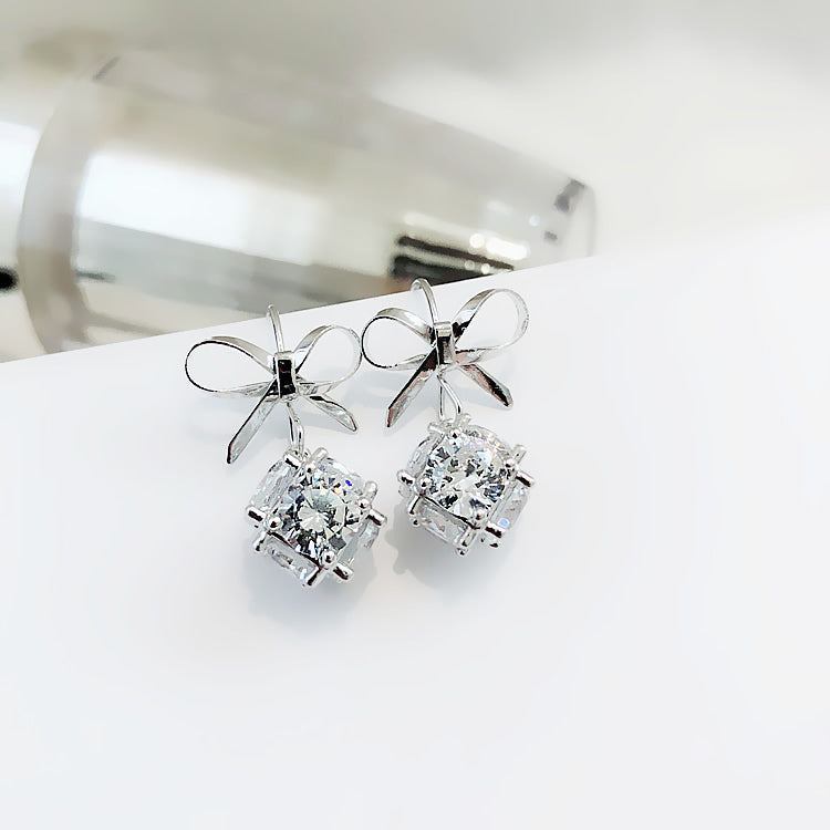 Bông tai tòn teng nơ đính đá trắng