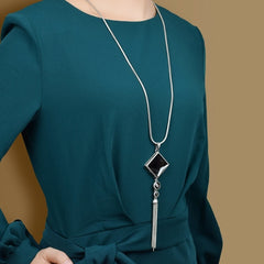 Dây đeo dài mặt đá kim cương sang trọng