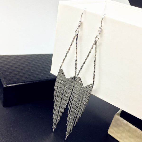 Bông Tai Tòn Teng Đính Đá Dài