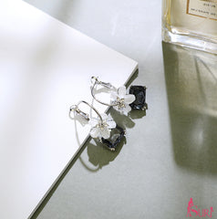 Bông tai khoen hoa đính đá đen