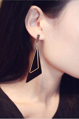 Bông tai tòn teng tam giác