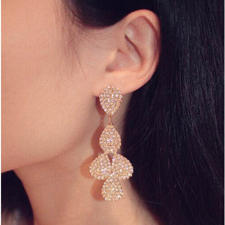 Bông tai đuôi cong đính đá sang trọng