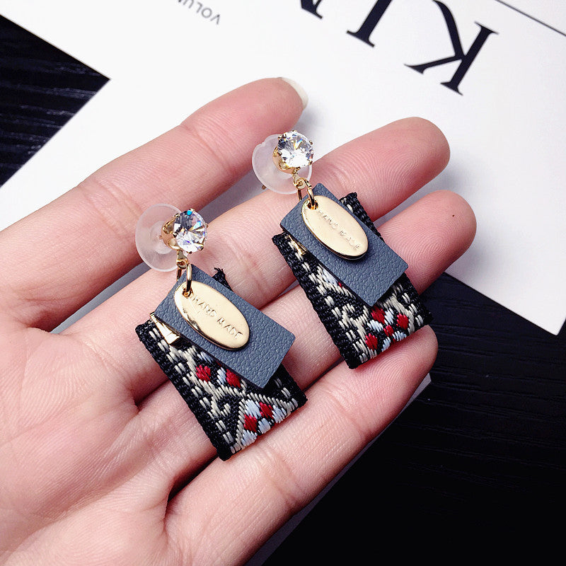 Bông tai tòn teng hình học phối hoa văn thổ cẩm