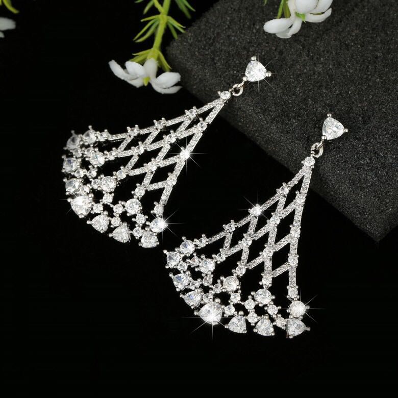 Bông Tai Tòn Teng Đá Hình Tháp