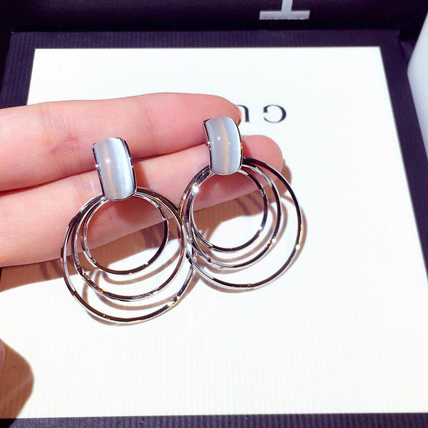 Bông Tai Khoen Tròn Xếp Lớp 3 Tầng Màu Bạc