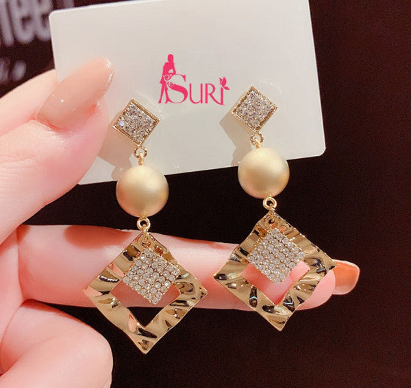 Bông Tai Tòn Teng 2 Hình Thoi Vàng Đính Ngọc Trai Vàng Nhám