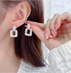 Bông Tai Hình Học Vuông Đính Đá Trắng