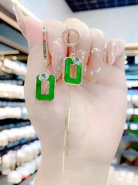 Bông Tai Bất Đối Xứng Vuông Xanh Lá Cá Tính