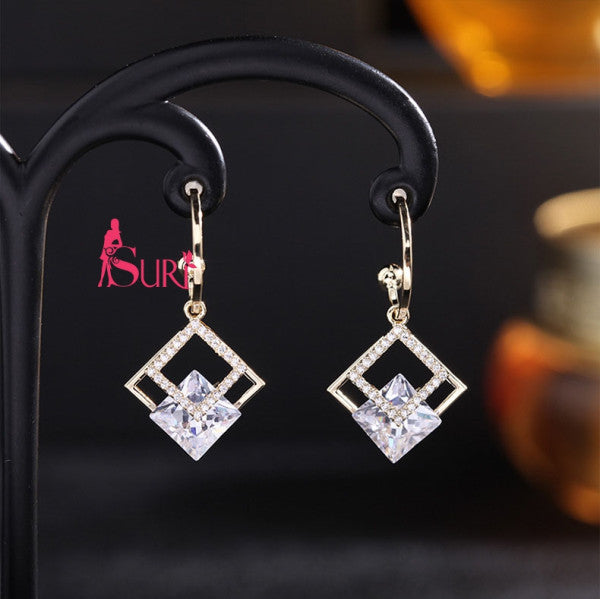 Bông Tai Khoen Vàng 2 Hình Thoi Đính Đá Trắng