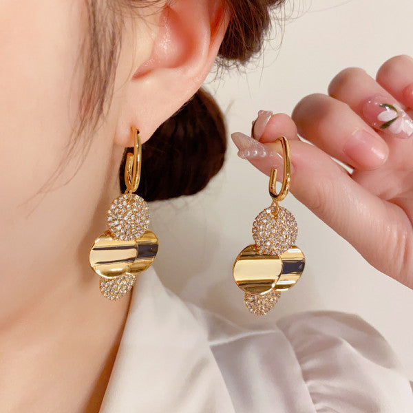 Bông Tai Hình Tròn Nhiều Lớp Đính Đá Trắng