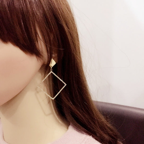 Bông tai tòn ten tam giác to TS13