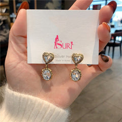 Bông Tai Tòn Teng Trái Tim Vàng Đính Đá Phong Cách Classic