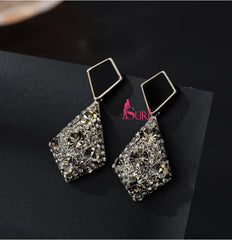 Bông Tai Tòn Teng Hình Học Tứ Giác Đính Đá Xám Cao Cấp