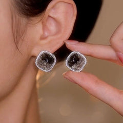 Bông Tai Hình Thoi Đính Đá Pha Lê 2 Màu Sát Tai