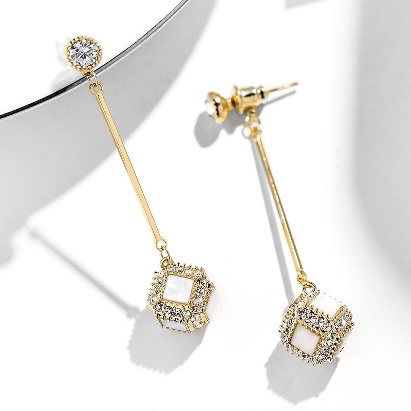 Bông Tai Tòn Teng Vàng Khối Lập Phương