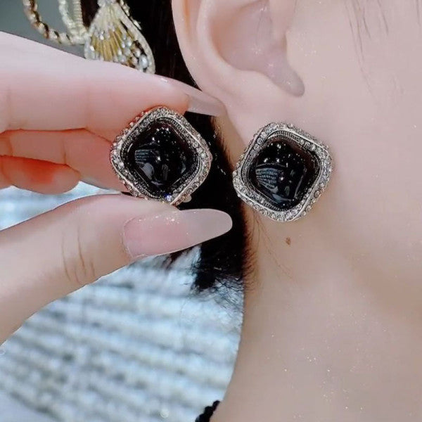 Bông Tai Hình Thoi Đen Viền Đá Dạng Kẹp