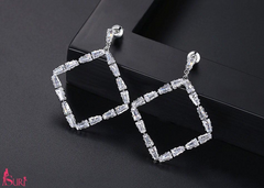 Bông Tai Tòn Teng Khoen Hình Học Viền Đá Trắng